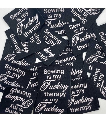 Étiquette à coudre : SEWING IS MY FUCKING THERAPY