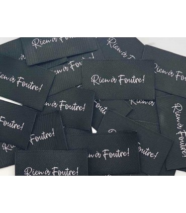 Étiquette à coudre : RIEN À FOUTRE