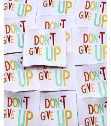 Étiquette à coudre Blanche : Don’T GIVE UP