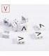 Perles emaillees forme carrees LETTRE V