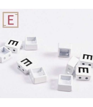 Perles emaillees forme carrees LETTRE E