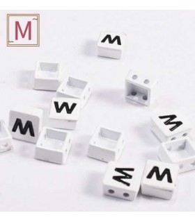 Perles emaillees forme carrees LETTRE M