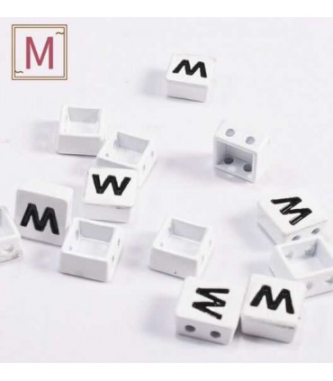Perles emaillees forme carrees LETTRE M