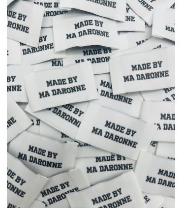 Étiquette tissée à coudre : Made by ma daronne - Blanc et gris