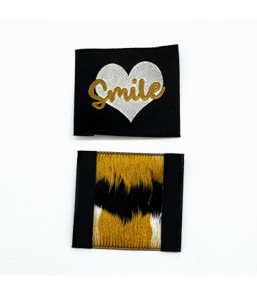 Étiquette tissée à coudre : Smile - NOIR, ÉCRU et OLVE