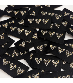 Étiquette tissée à coudre : 3 coeurs - Léopard sur fond NOIR