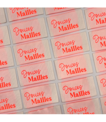 Étiquette tissée à coudre : Douces Mailles - ROSE FLUO